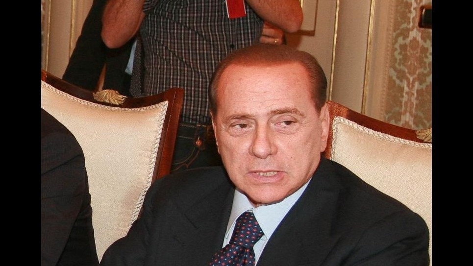 Berlusconi: Ripulirò Napoli dai rifiuti