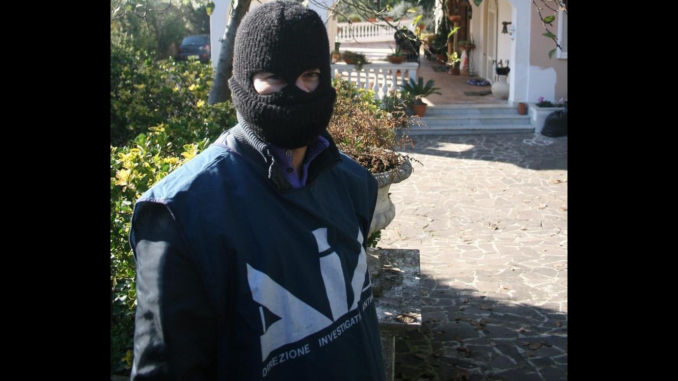 Napoli, decine di arresti e sequestri in centro città