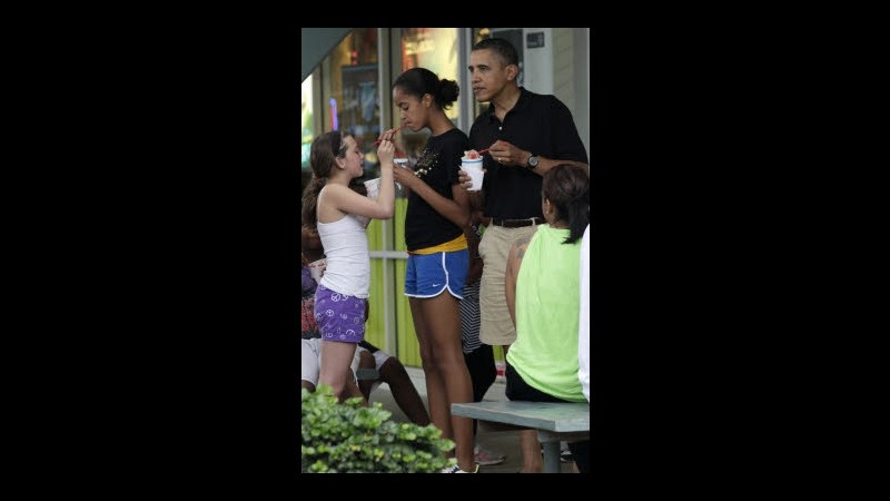 Obama sbaglia l’età della figlia Malia: 13 anni. Ma ne ha ancora 12.