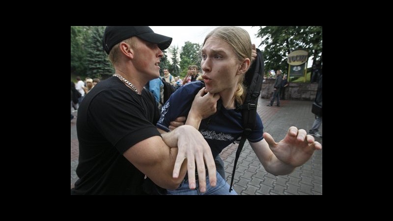 Bielorussia, dispersa con violenza protesta anti-regime, 100 arresti