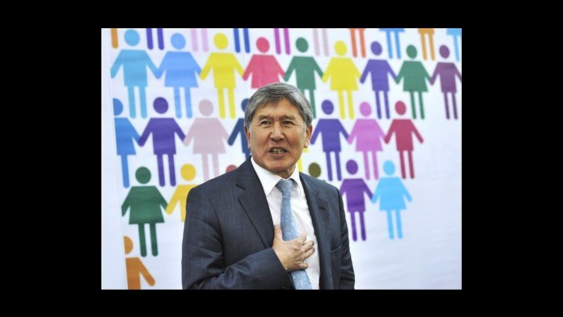 Kirghizistan, Atambayev: Base Usa di Manas deve chiudere entro 2014