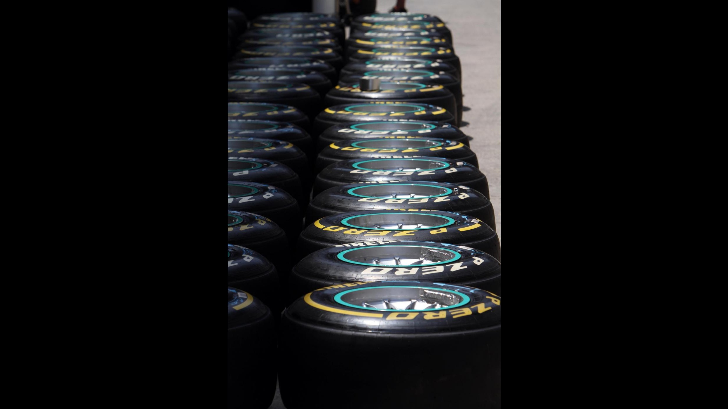Formula 1, Pirelli a Silverstone con gomme hard e soft