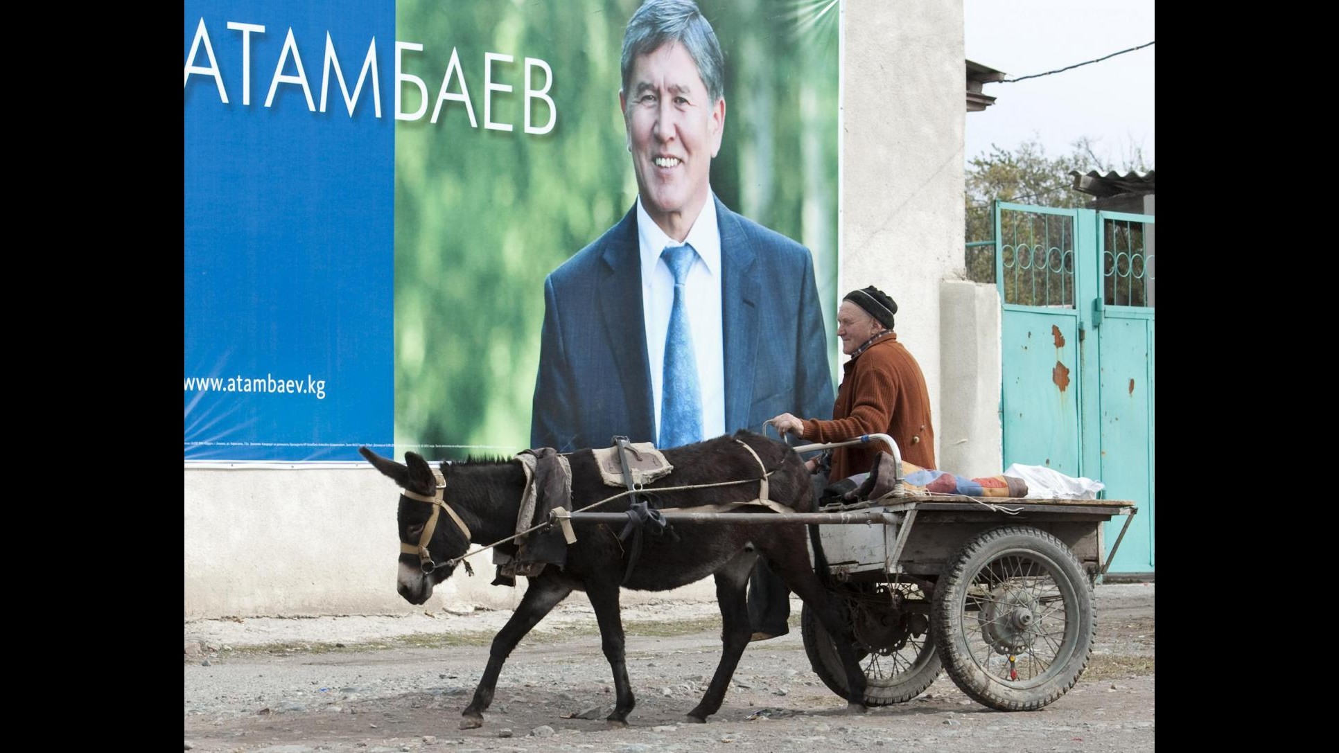 Atambayev trionfa in Kirghizistan, ma opposizione non ci sta
