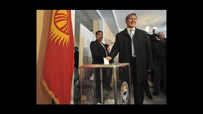 Presidenziali Kirghizistan, premier Atambayev verso la vittoria