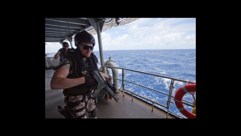 Cameron: Guardie armate su navi britanniche per combattere pirateria