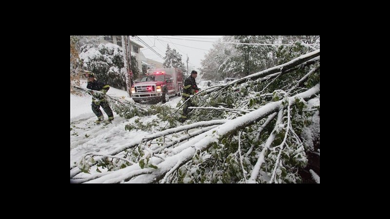 Neve negli Usa, 3 milioni senza luce, al freddo Occupy Wall Street