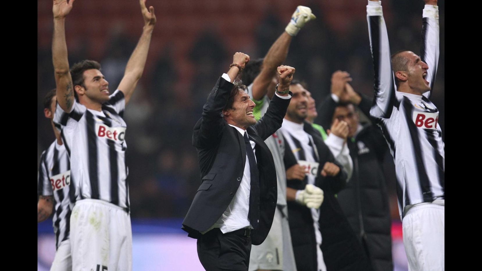Juve espugna San Siro 2-1 e resta in vetta. Inter, il cuore non basta
