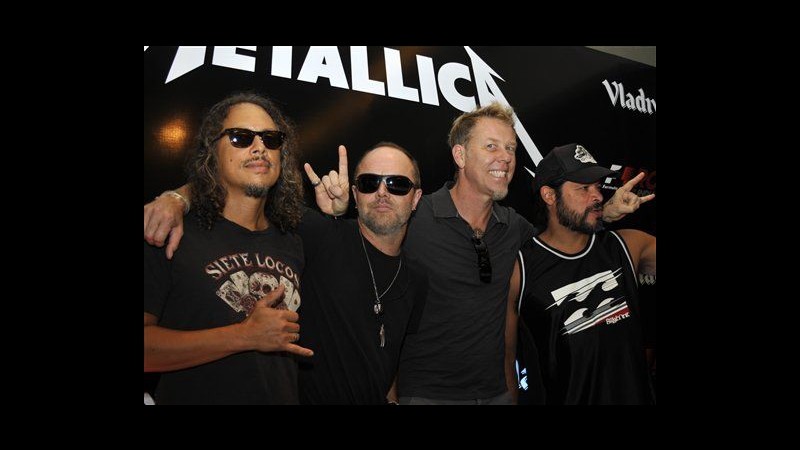 Annullato primo concerto Metallica in India: arrestati 4 organizzatori