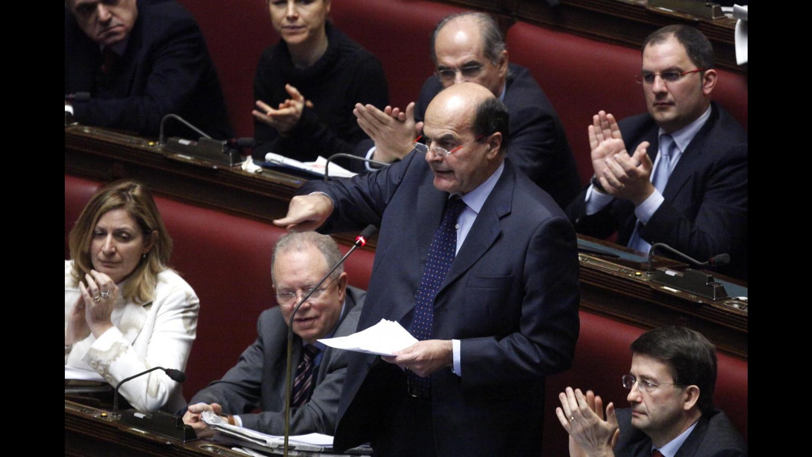 Bersani a Berlusconi: Il dialogo vero si fa in parlamento