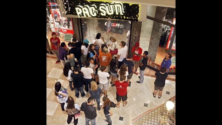 Usa, redditi maggio +0,3%. Ma consumi invariati, dato peggiore da 2009