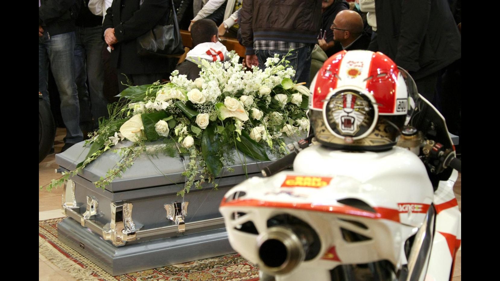 Simoncelli cremato a Cesena, i tifosi lo ricordano sul web