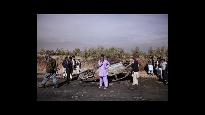 Afghanistan, 30 insorti uccisi in attacco convoglio Nato nell’est