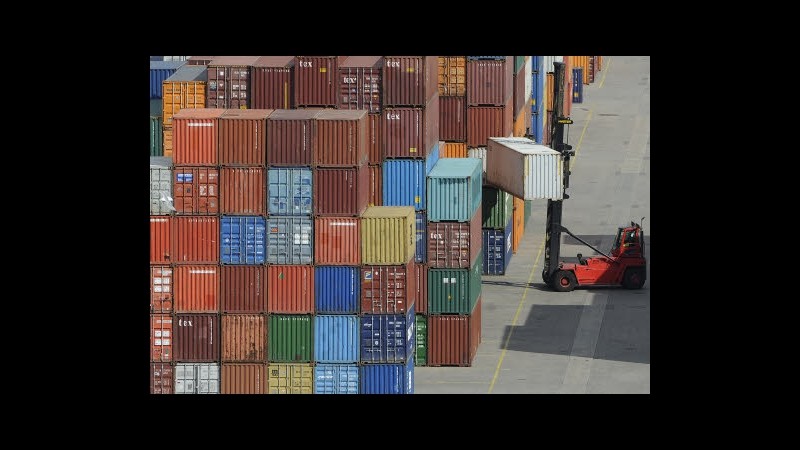Export piatto a maggio su mese, migliora disavanzo a 2,4 mld