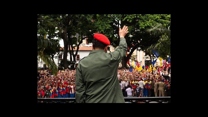 Hugo Chavez si curerà dal cancro in Brasile