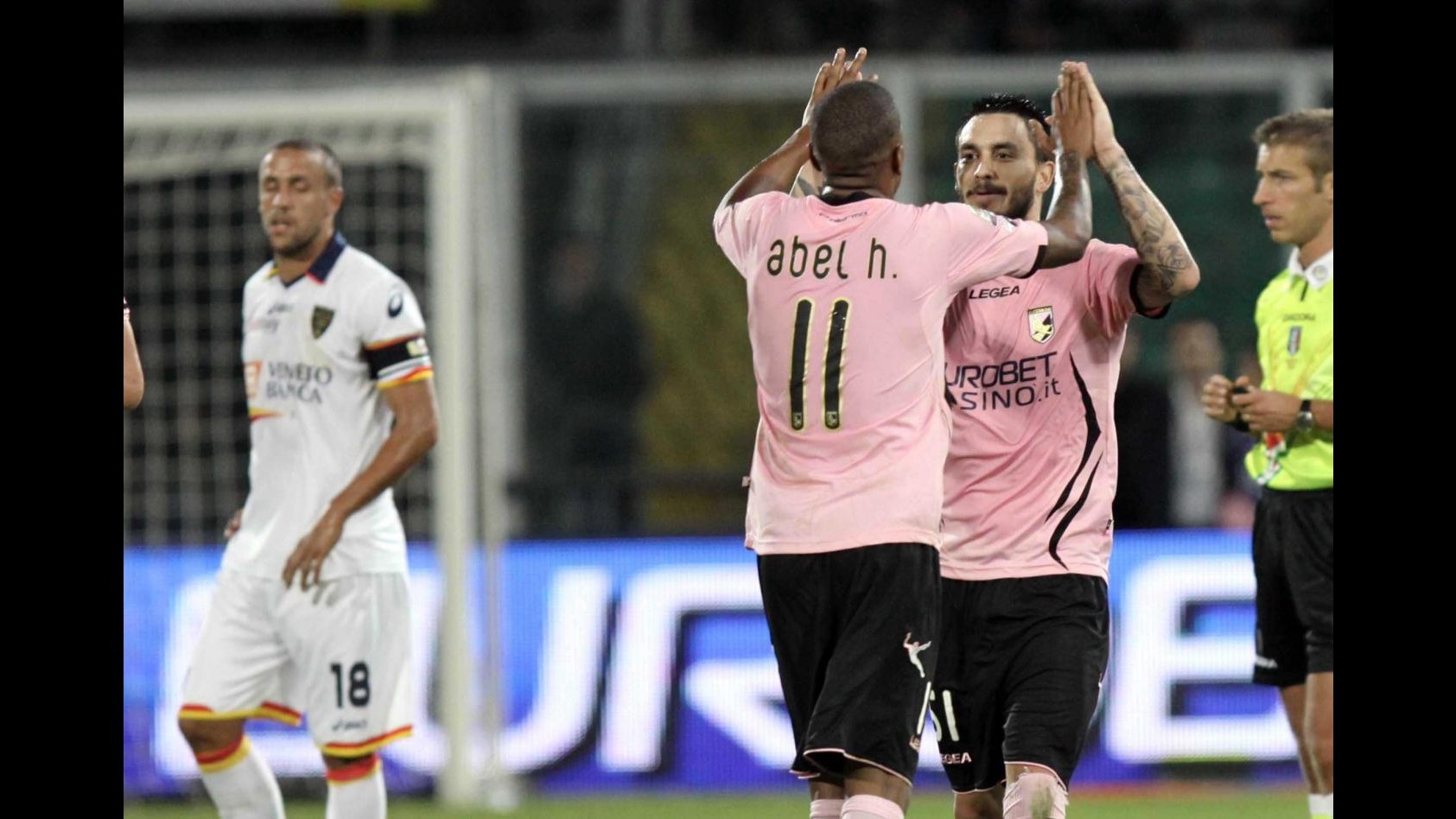 Pinilla-Hernandez, il Palermo affossa il Lecce al Barbera