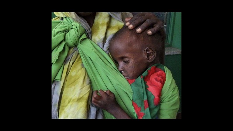 Save the children: Salvati oltre 300 bimbi somali in fuga verso Kenya