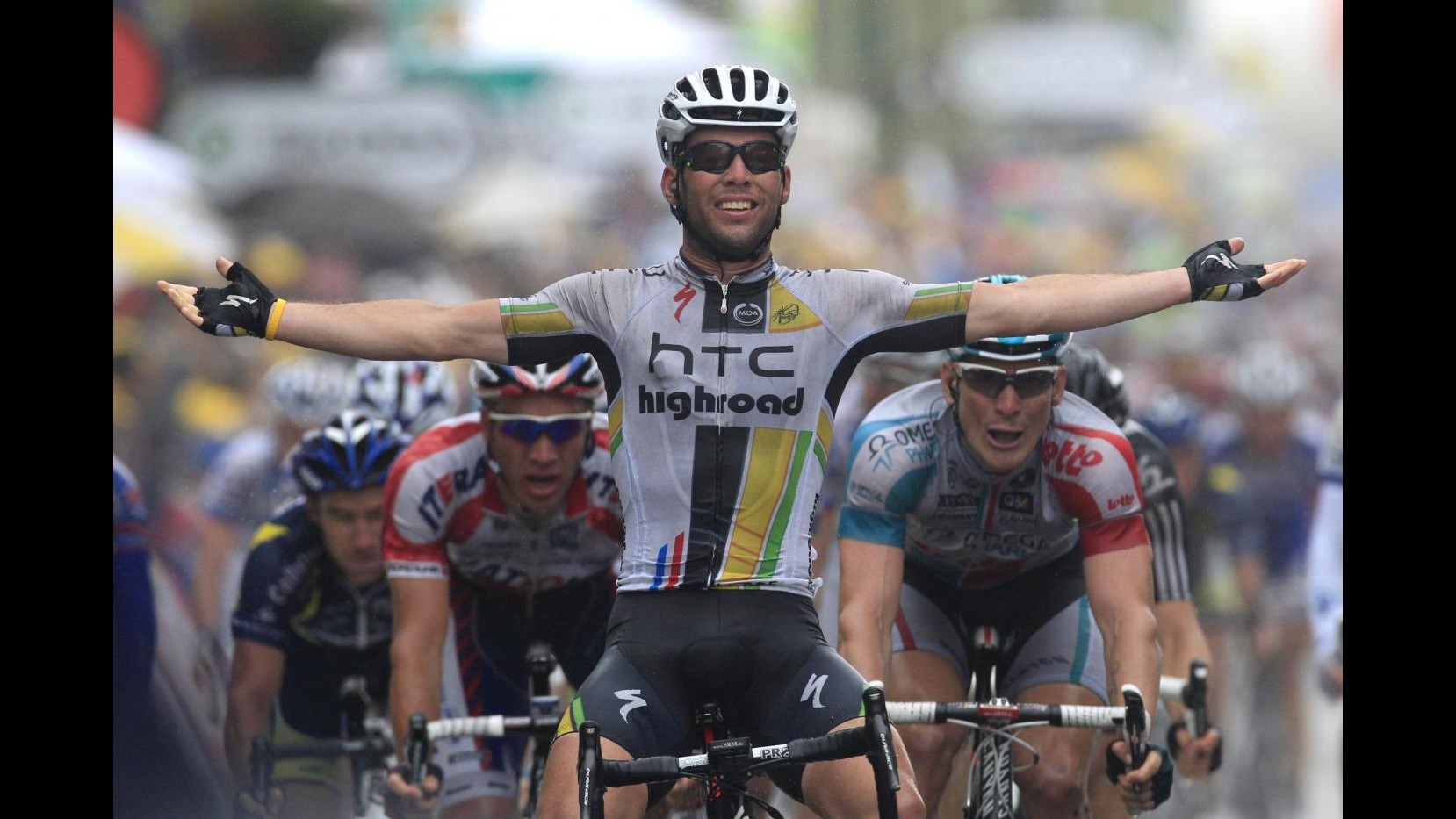 Tour de France, tris di Cavendish a Lavaur. Voeckler sempre in giallo