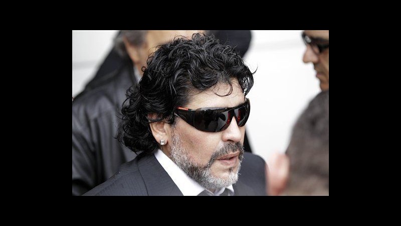 Effettuati in forma privata i funerali della madre di Maradona
