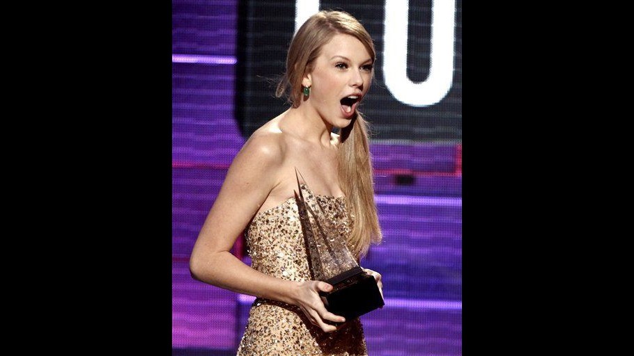 Taylor Swift e Adele dominano gli American Music Awards