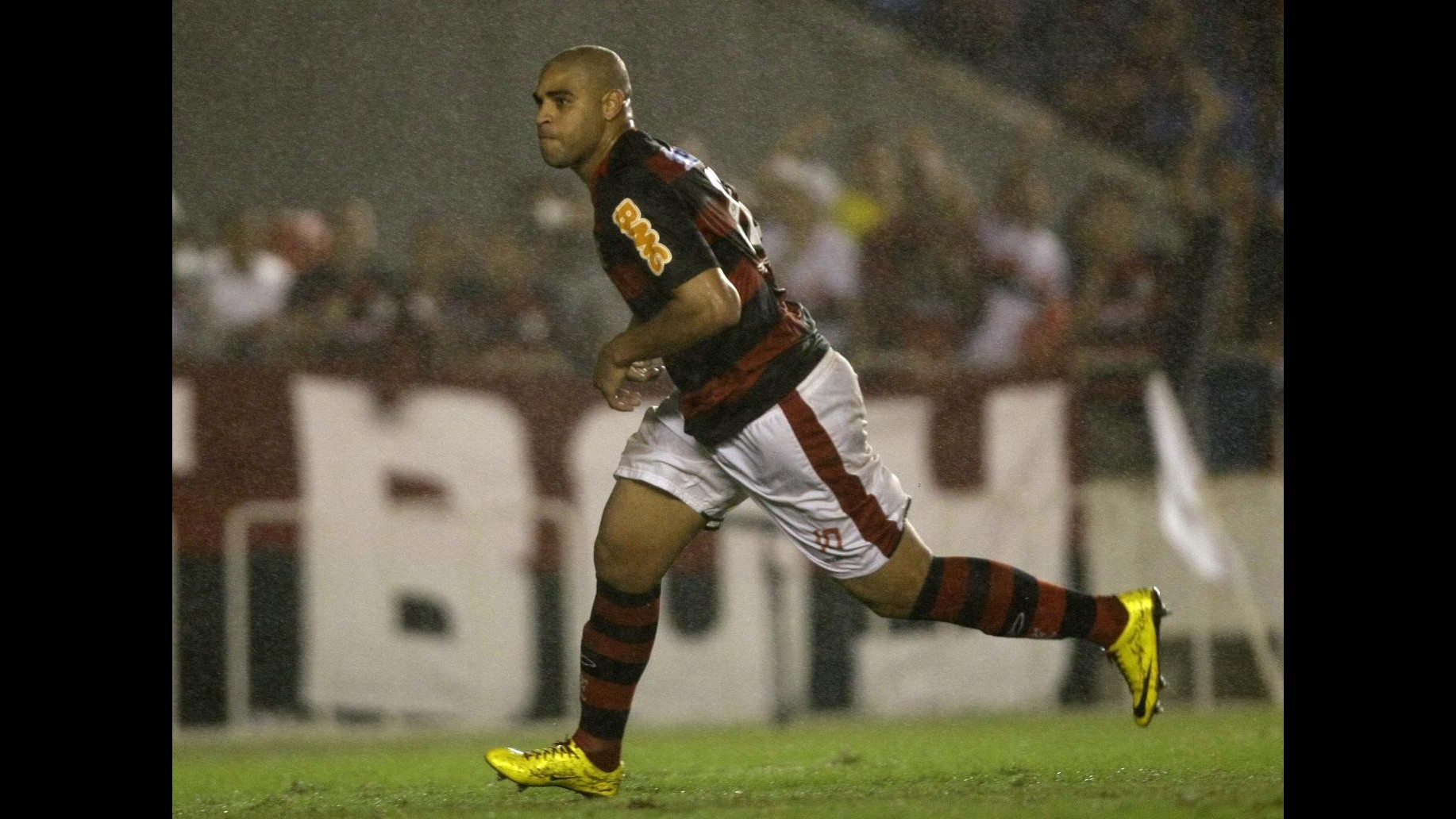 Adriano riporta il Corinthians da solo in vetta