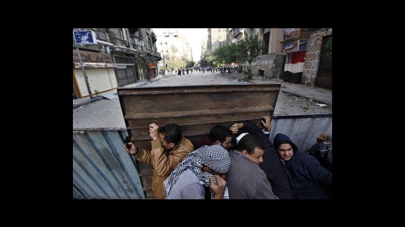Egitto, tre manifestanti morti oggi negli scontri di piazza Tahrir