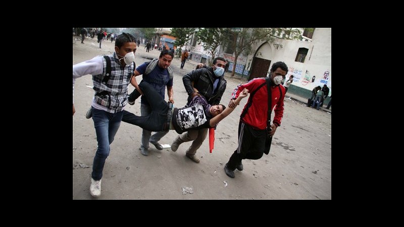 Egitto, l’esercito in piazza Tahrir attacca i dimostranti