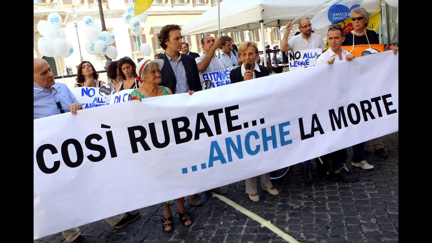 Presidio dei Radicali davanti a Montecitorio contro ddl Calabrò