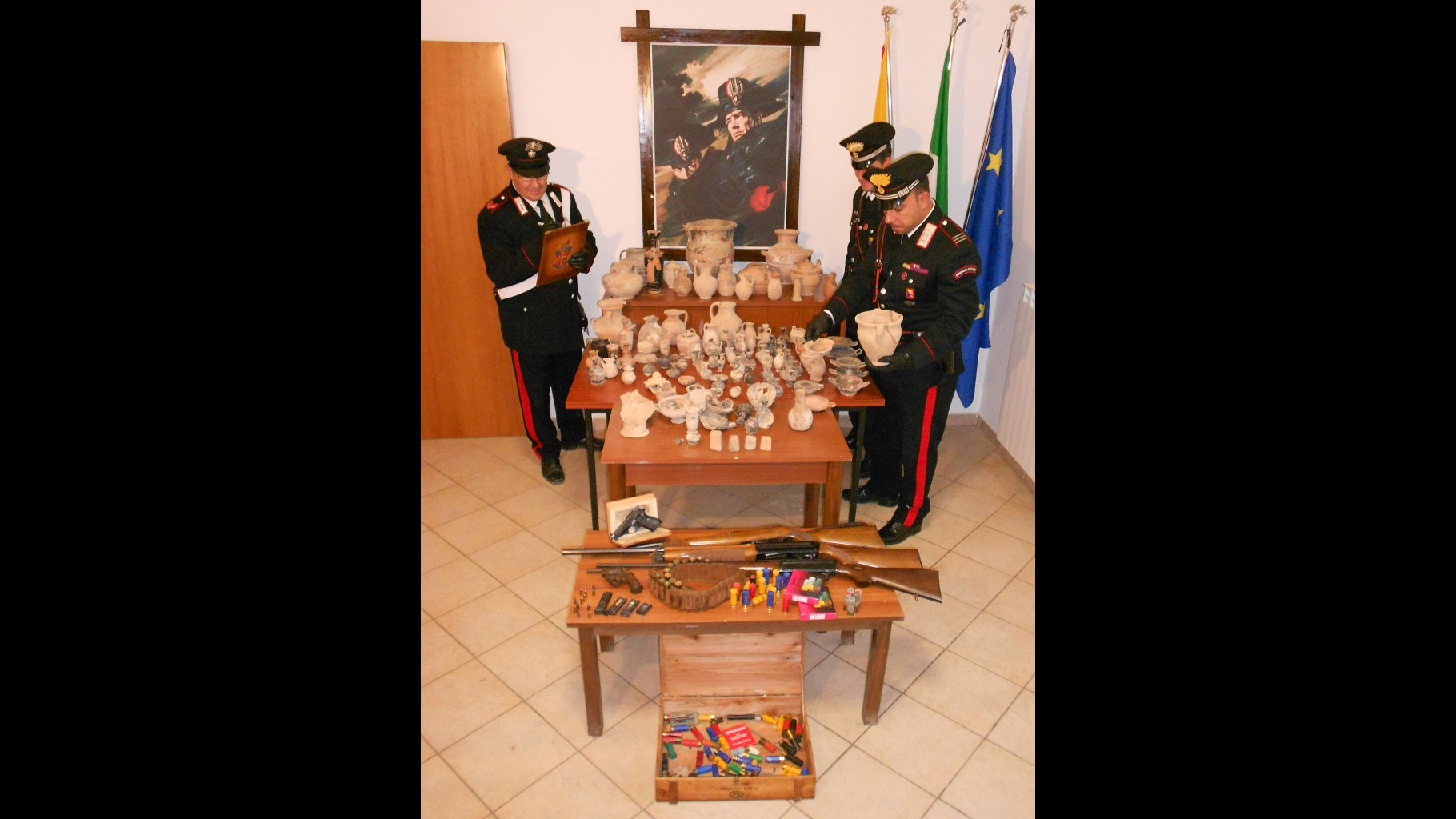 Palermo, arrestato tombarolo con 150 reperti archeologici in garage