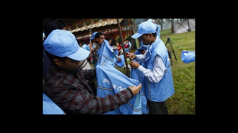 Nepal, 19mila ex ribelli scelgono proprio futuro: esercito o nuova vita
