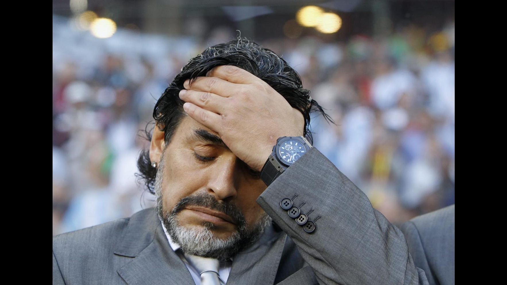 Incidente d’auto per Maradona vicino a Buenos Aires, solo ferite lievi