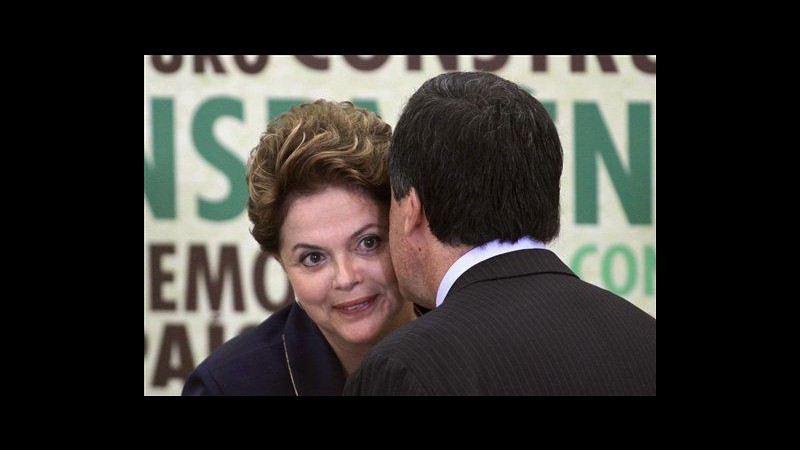Brasile, Rousseff firma per creazione Commissione su crimini dittatura