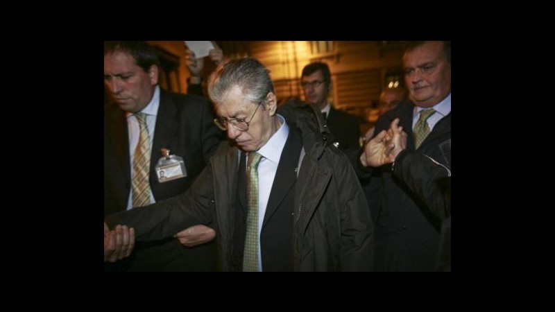 Bossi: Governo Monti durerà finchè la gente non si incazza