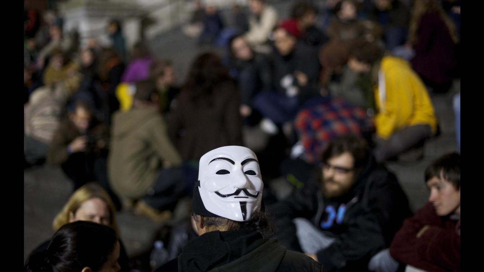 Manifestanti a Londra occupano palazzo Ubs: diventerà Banca delle idee