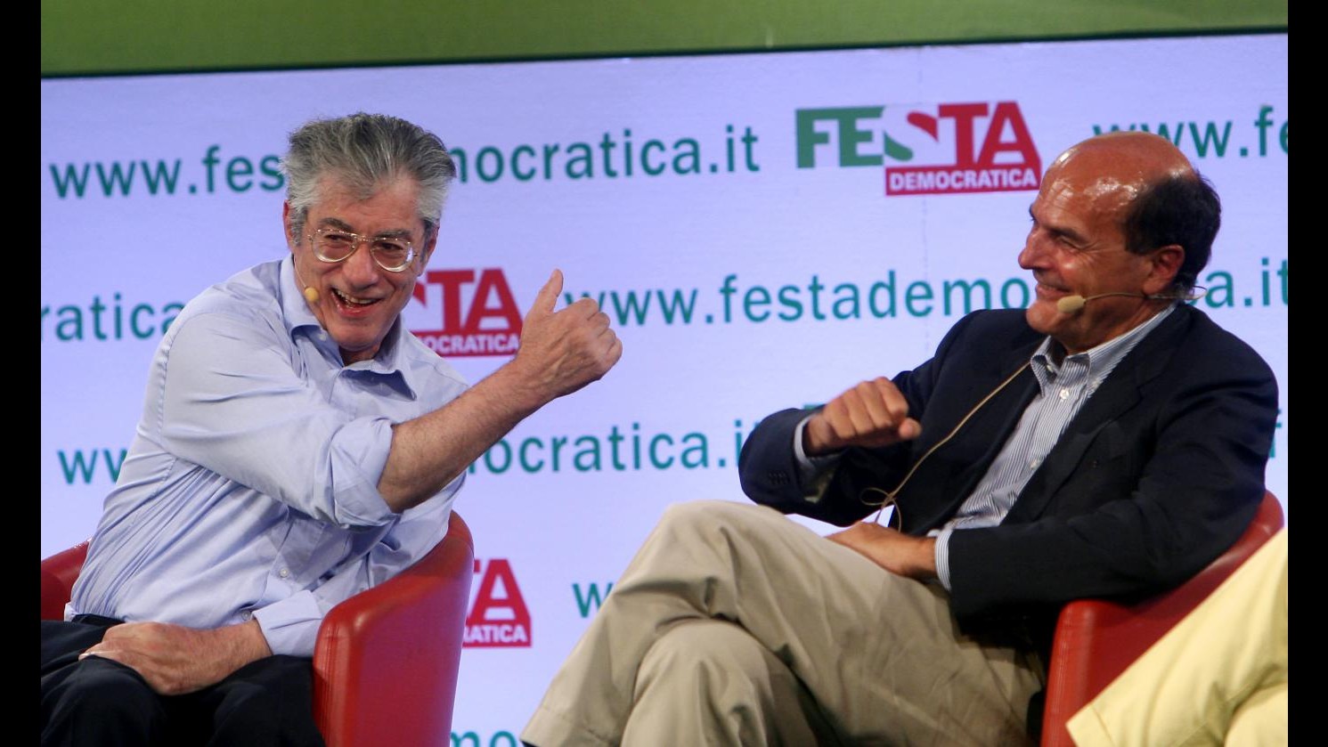 Governo, Bossi su apertura Bersani: Vedremo