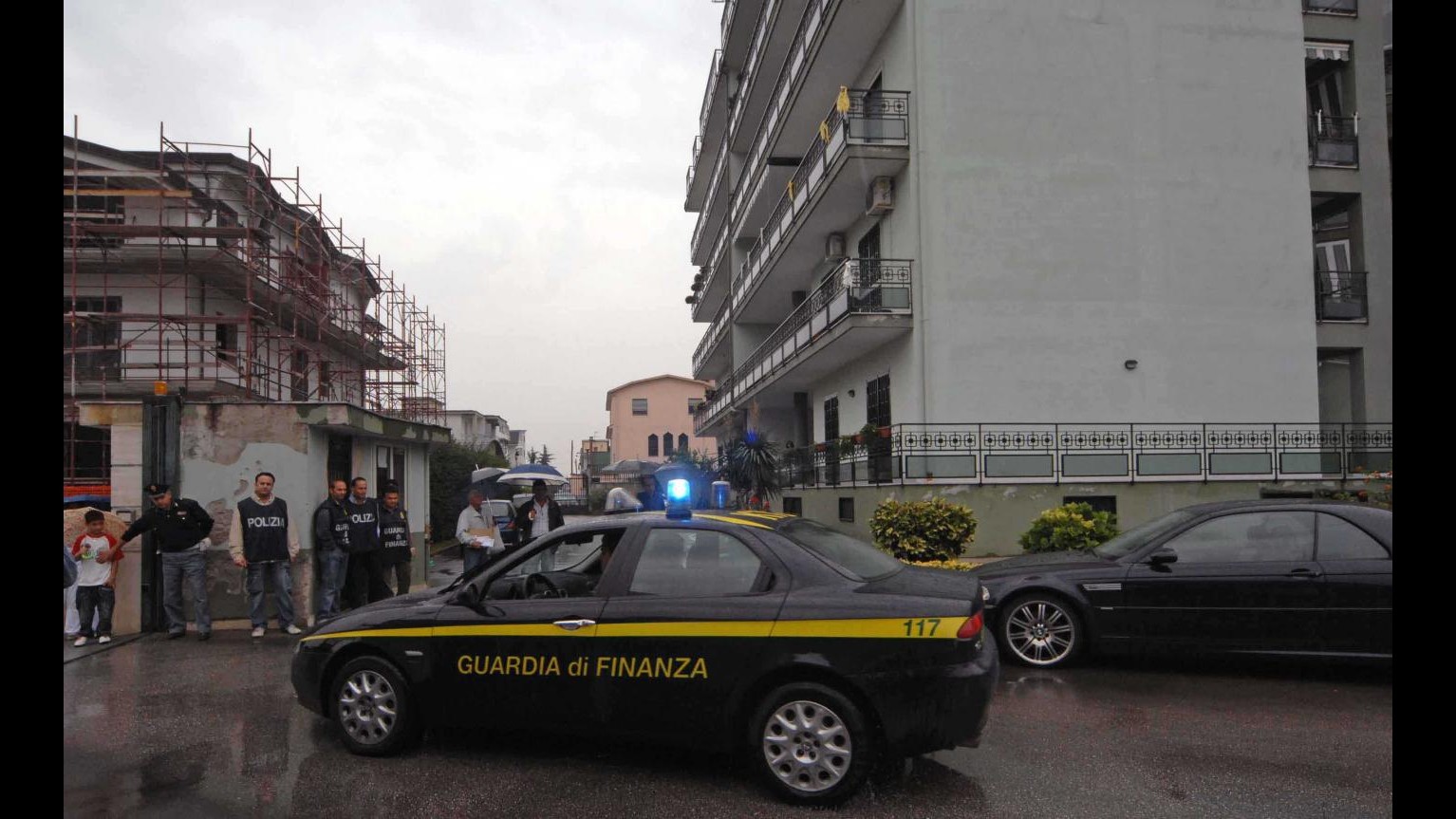 Napoli, sequestrati al clan Di Lauro 588 immobili e beni per 10 mln