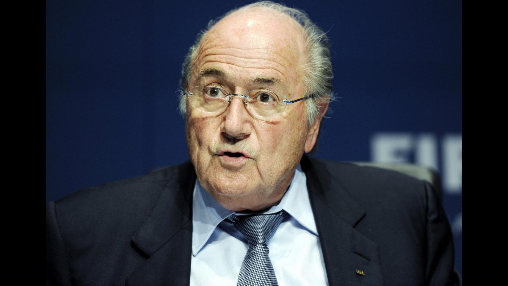 Blatter: Mi scuso per parole su razzismo, ma non mi dimetto