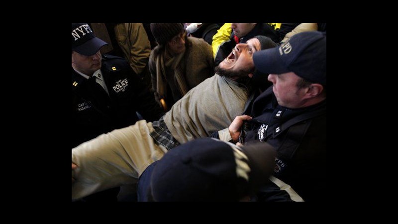 Occupy Wall Street, almeno 175 arresti a New York, vari feriti