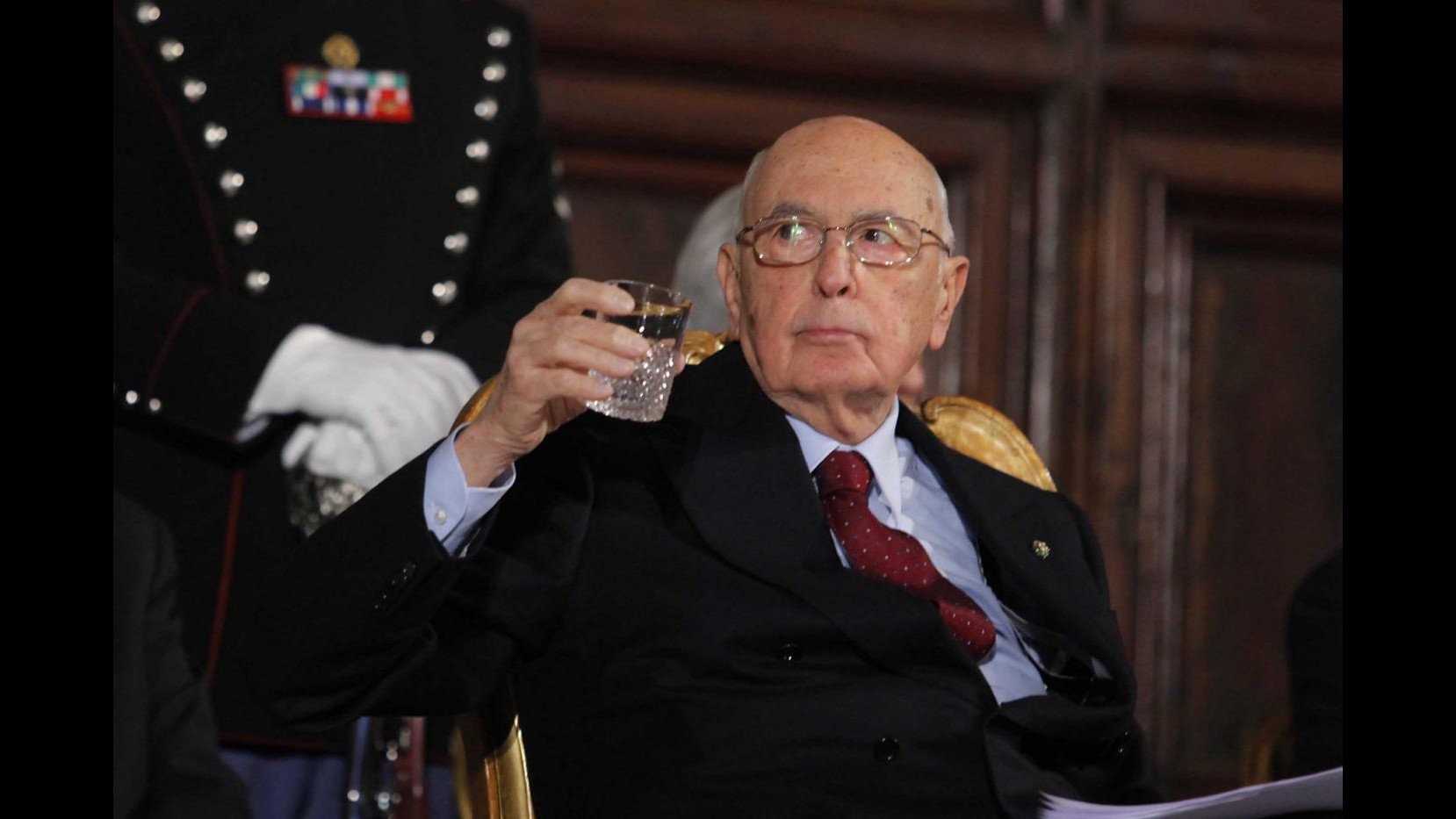 Scontri per laurea ad honorem Napolitano