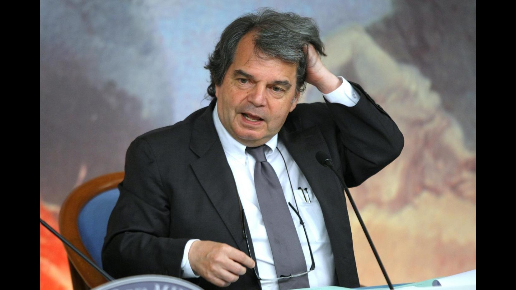 A Ravello per protestare alle nozze di Brunetta, lui beffa tutti
