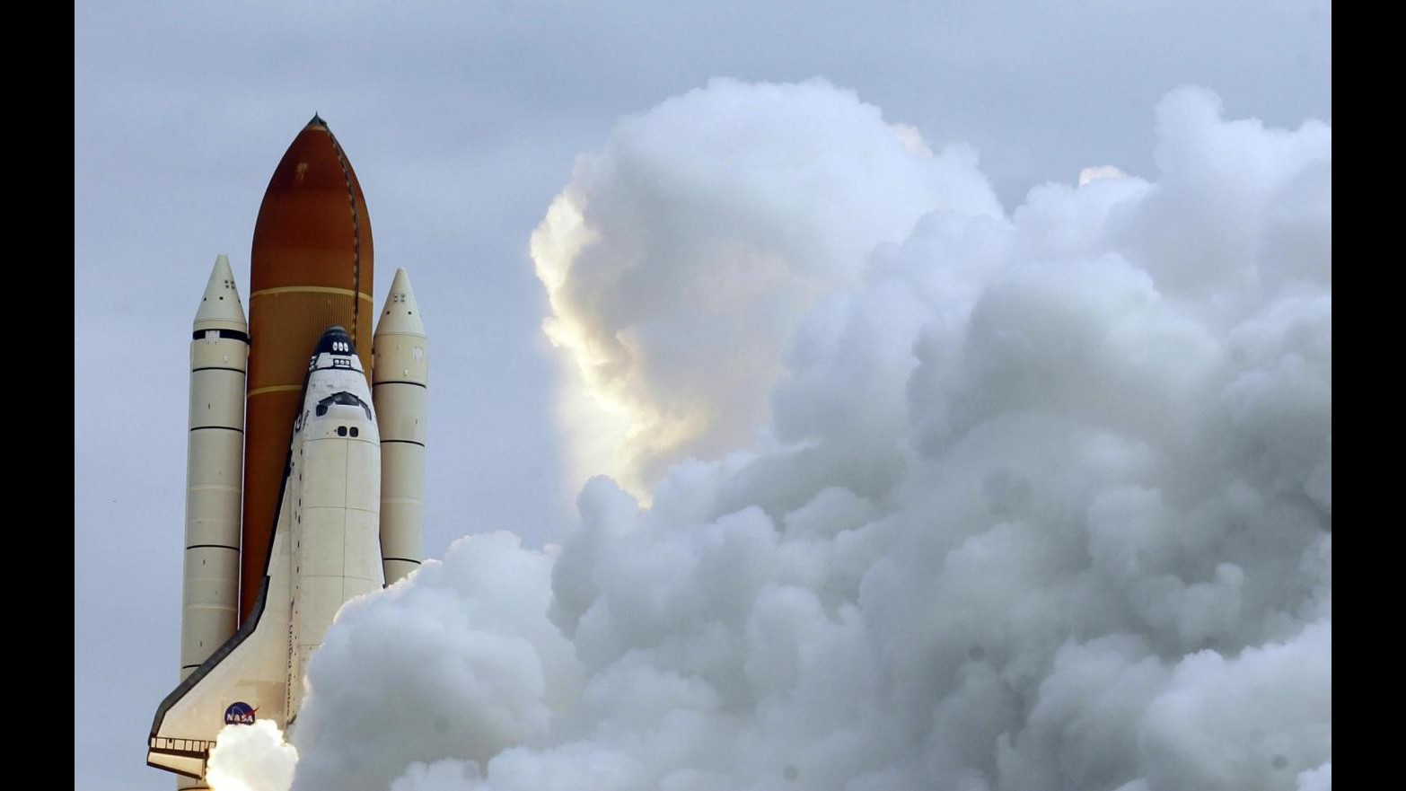 Shuttle Atlantis attracca alla Stazione spaziale internazionale