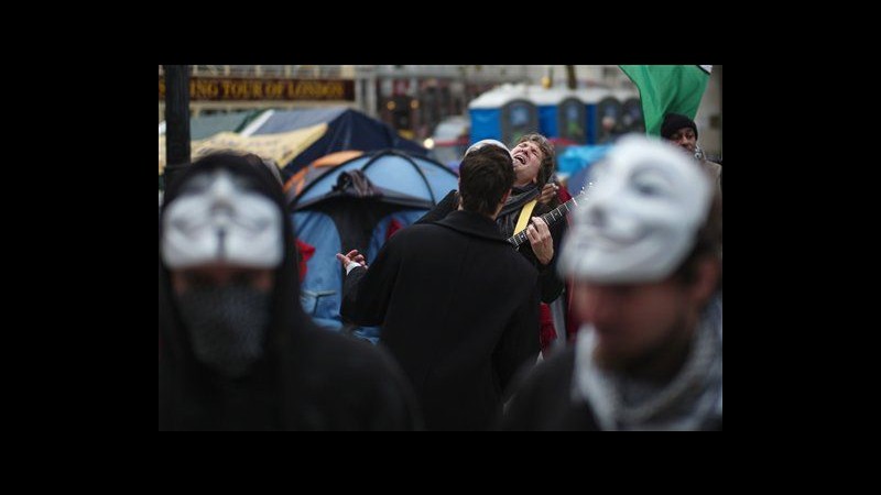 Indignati, a Londra notifiche di sfratto appese su tende manifestanti
