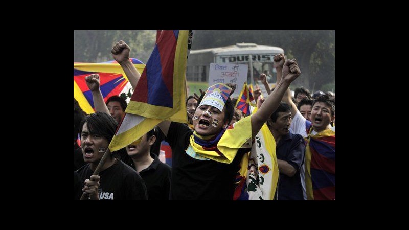 India, tibetani in esilio protestano contro il dominio cinese