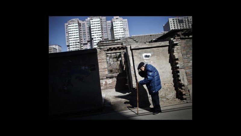Cina, 81enne si dà fuoco per protesta contro demolizione casa e muore