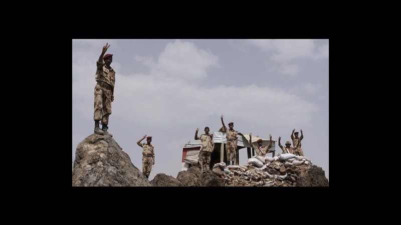 Yemen, HRW: Si temono migliaia di civili morti nel fuoco incrociato
