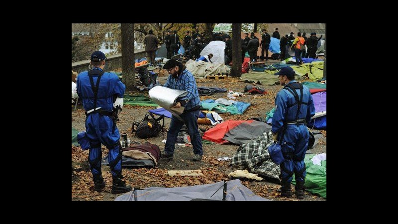 Sgomberato campo Occupy Zurigo, 31 fermati