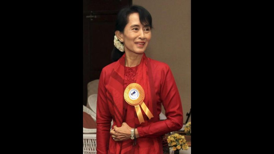 Birmania, Suu Kyi a un anno da scarcerazione: Fatti progressi