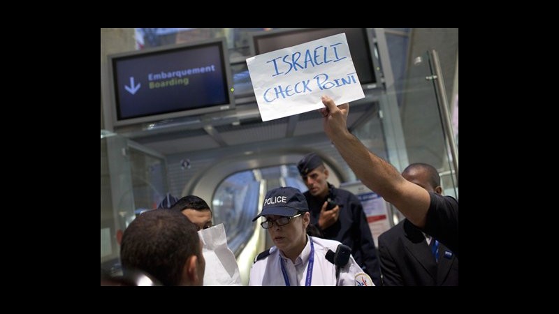 Tel Aviv, 6 attivisti filopalestinesi espulsi, 200 bloccati in Europa