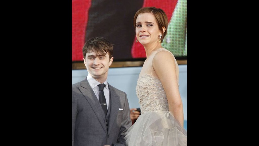 Emma Watson sul red carpet di Harry Potter non trattiene le lacrime