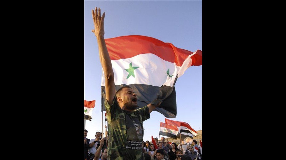 Siria, decine di migliaia manifestanti protestano contro regime a Hama