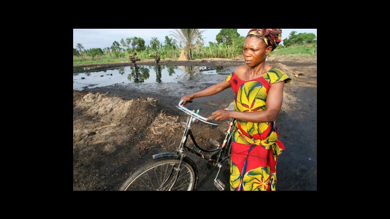 Nigeria, Shell: Fuoriuscito greggio da falla nostro oleodotto, danni